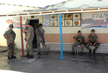 CONTINGENTE ITALIANO IN AFGHANISTAN MILITARI NATO CAMP INVICTA ISAF KABUL AFGHANISTAN