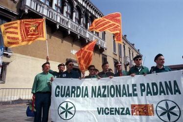 LEGA NORD MANIFESTAZIONE GUARDIA PADANA DEVOLUTION MILITANTI LEGHISTI