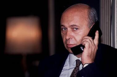 PAOLO MIELI CON IL CELLULARE