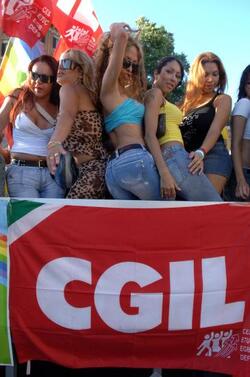 gay pride cgil bandiere