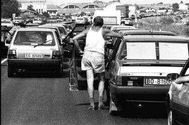vacanze anni settanta turismo TRAFFICO CODA AUTOSTRADA TURISTI