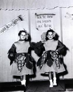 CON UNA SUA AMICA ANNI CINQUANTA EMMA BONINO POLITICA GIOVANE