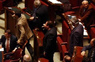 AULA DI MONTECITORIO PARLAMENTO CAMERA DEI DEPUTATI ALFONSO PECORARO SCANIO E PAOLO CENTO disordini