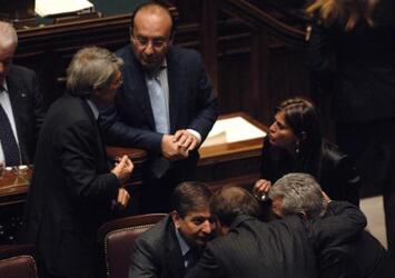 ROBERTO CASTELLI POLITICO JOLE SANTELLI