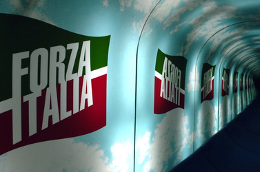 FORZA ITALIA SEDE BANDIERE