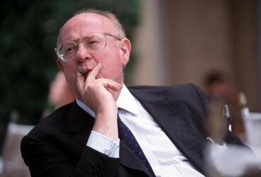 FERDINANDO SALLEO AMBASCIATORE USA FUMA IL SIGARO