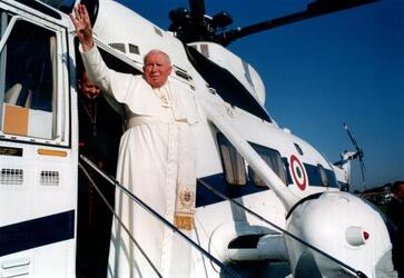 PAPA GIOVANNI PAOLO II IN ELICOTTERO