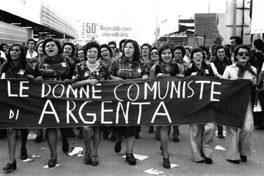 COMUNISMO ANNI SETTANTA DONNE COSTUME