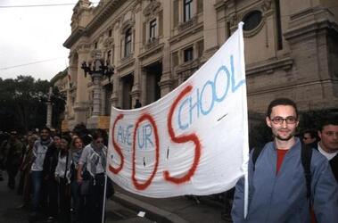 girotondo davanti ministero pubblica istruzione