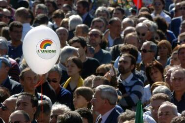 MANIFESTAZIONE L UNIONE CONTRO LA FINANZIARIA BANDIERE