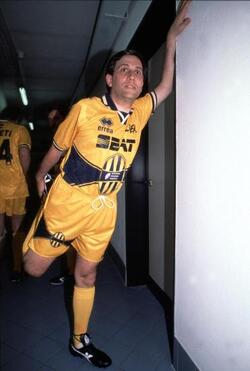 ANTONIO TAJANI POLITICO FI DURANTE LA PARTITA DI CALCIO SPORT