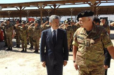MASSIMO D ALEMA CONTINGENTE ITALIANO IN AFGHANISTAN MILITARI NATO CAMP INVICTA ISAF generale Vincenzo Lops KABUL AFGHANISTAN