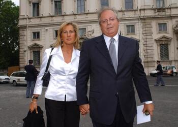 GIGI MONCALVO GIORNALISTA CON SUA MOGLIE