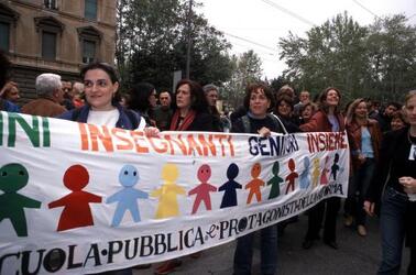 girotondo davanti ministero pubblica istruzione