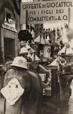 FASCISMO OFFERTA DI GIOCATTOLI PER FIGLI COMBATTENTI