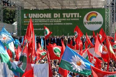 MANIFESTAZIONE L UNIONE CONTRO LA FINANZIARIA BANDIERE