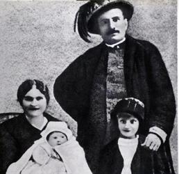 1916 BENITO MUSSOLINI CON LA MOGLIE RACHELE I FIGLI EDDA CIANO E VITTORIO MUSSOLINI