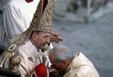 PAPA GIOVANNI PAOLO II SECONDO PONTEFICE PAPA GIOVANNI PAOLO I PRIMO LUCIANI baciamano