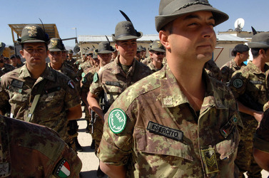 CONTINGENTE ITALIANO IN AFGHANISTAN MILITARI NATO CAMP INVICTA ISAF KABUL AFGHANISTAN