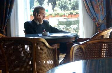 PIERO FASSINO POLITICO DS telefonino cellulare