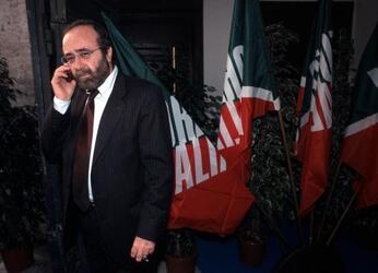 FERDINANDO ADORNATO CON IL CELLULARE