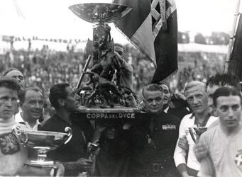 ITALIA CECOSLOVACCHIA PER IL CAMPIONATO DEL MONDO DI CALCIO COPPA DEL DUCE AI VINCITORI FASCISMO