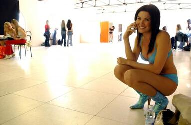 PROVINO MEDIASET VELINE STRISCIA LA NOTIZIA STUDI DE PAOLIS