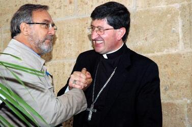 Monsignor Giuseppe Betori segretario generale della Cei Marco Politi giornalista