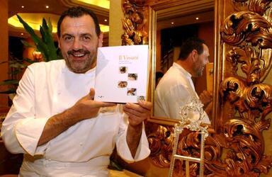 GIANFRANCO VISSANI CON IL SUO LIBRO