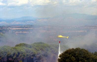 INCENDIO VIGILI DEL FUOCO POMPIERI ELICOTTERO PARCO DI VEIO