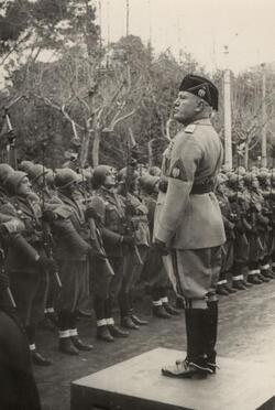 BENITO MUSSOLINI DUCE 1938 TERZO ANNIVERSARIO MILIZIA