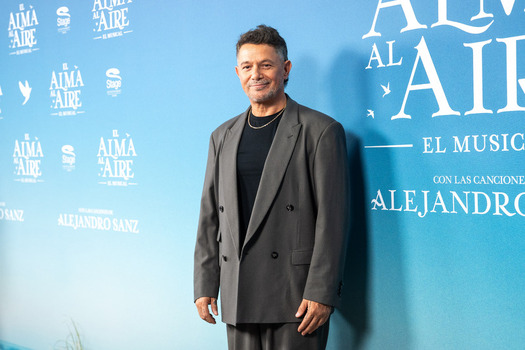 Alejandro Sanz Presides Over The Premiere Of The Musical El Alma Al Aire Alejandro Sanz Presides Over The Premiere Of The Musical El Alma Al Aire