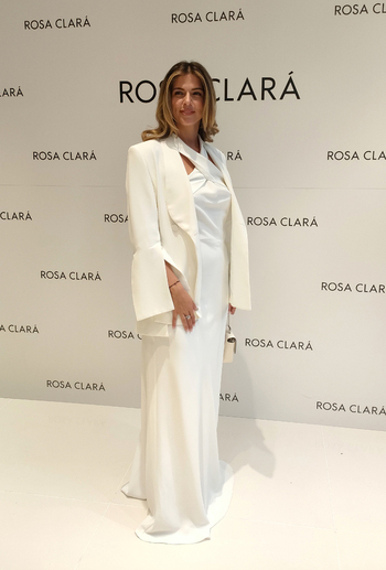 Stephanie Cayo dresses in white to open a new Rosa Clará shop Stephanie Cayo dresses in white to open a new Rosa Clará shop