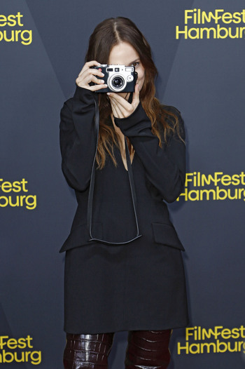 Filmpremiere Das Mädchen mit der Leica Filmfest Hamburg 2026 Filmpremiere Das Mädchen mit der Leica Filmfest Hamburg 2026