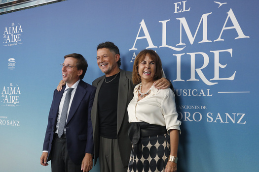 Alejandro Sanz Attends El Alma Al Aire Musical Premiere In Madrid Alejandro Sanz Attends El Alma Al Aire Musical Premiere In Madrid