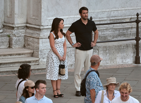 Venice VE Lacey Chabert And Josh Bowman In Venice Venice VE Lacey Chabert And Josh Bowman In Venice