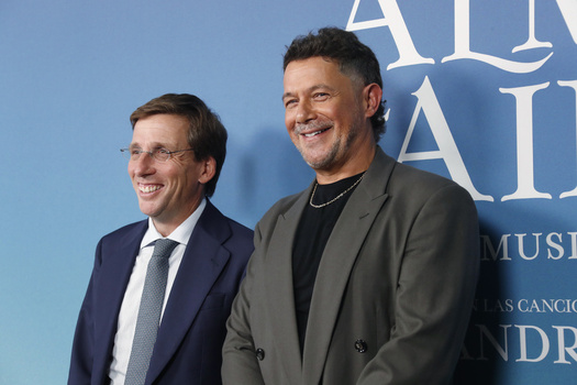Alejandro Sanz Attends El Alma Al Aire Musical Premiere In Madrid Alejandro Sanz Attends El Alma Al Aire Musical Premiere In Madrid