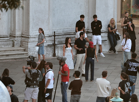 Venice VE Lacey Chabert And Josh Bowman In Venice Venice VE Lacey Chabert And Josh Bowman In Venice