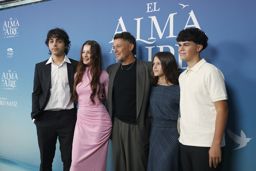 Alejandro Sanz Attends El Alma Al Aire Musical Premiere In Madrid Alejandro Sanz Attends El Alma Al Aire Musical Premiere In Madrid