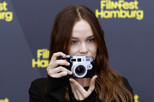 Filmpremiere Das Mädchen mit der Leica Filmfest Hamburg 2026 Filmpremiere Das Mädchen mit der Leica Filmfest Hamburg 2026