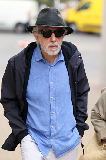 Family and friends bid farewell to filmmaker Gonzalo Suárez Family and friends bid farewell to filmmaker Gonzalo Suárez