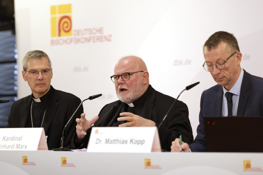 Pressegespräch bei der bei der Herbst Vollversammlung der Deutschen Bischofskonferenz in Fulda Pressegespräch bei der bei der Herbst Vollversammlung der Deutschen Bischofskonferenz in Fulda