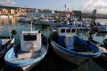 PORTO EMPEDOCLE in Sicilia. Fotografie di Giulio Azzarello &copy;2014.