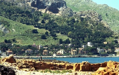 SCOGLIERA ROSSA fotografie di Giulio Azzarello &copy;2021.