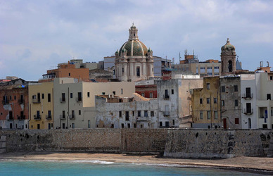 TRAPANI il centro storico il porto il mare la colombaia. Fotografie di Giulio Azzarello ©2014. TRAPANI il centro storico il porto il mare la colombaia. Fotografie di Giulio Azzarello ©2014.