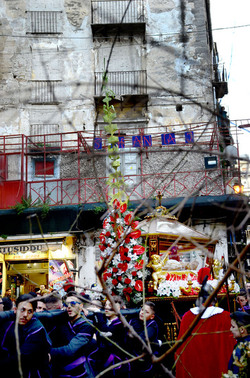PROCESSIONI religiose per la Pasqua a Palermo. Fotografie di Giulio Azzarello ©2016. PROCESSIONI religiose per la Pasqua a Palermo. Fotografie di Giulio Azzarello ©2016.