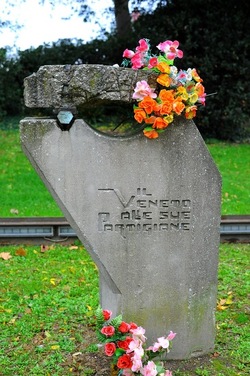 BIENNALE di VENEZIA 2017 la citt&agrave; particolari. Fotografie di Giulio Azzarello &copy;2018.