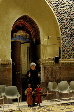 Mimmo Cuticchio in un suo spettacolo. Fotografie di Giulio Azzarello &copy;2017.