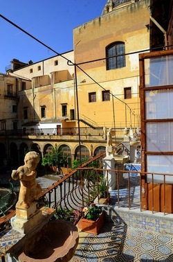 CENTRO STORICO di PALERMO. Fotografie di Giulio Azzarello &copy;2018.