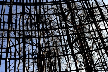 VENEZIA installazione lignea Giardini della Biennale di Arch. Cont. Fotografie di Giulio Azzarello &copy;2022.